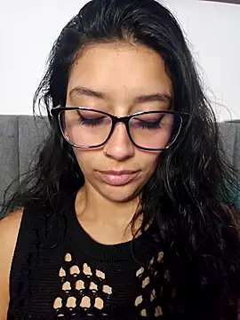 Snapshot of BrittanyDiaz chatting on 4, 11, 2025 BrittanyDiaz online show from 4, 11, 2025