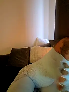 Snapshot of LydiaMaus96 chatting on 4, 10, 2025 LydiaMaus96 online show from 4, 10, 2025