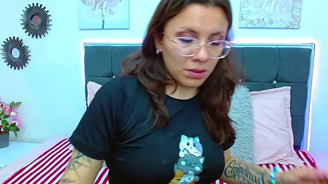 karlamorris  online show from 4, 1, 2025