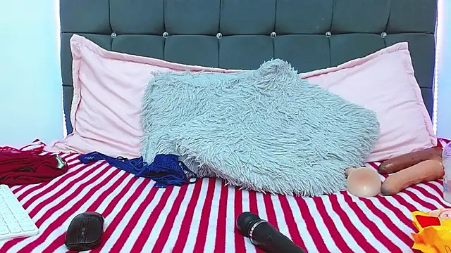 karlamorris  online show from 5, 1, 2025