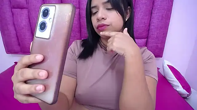 Briannacastello online show from 21, 2, 2025