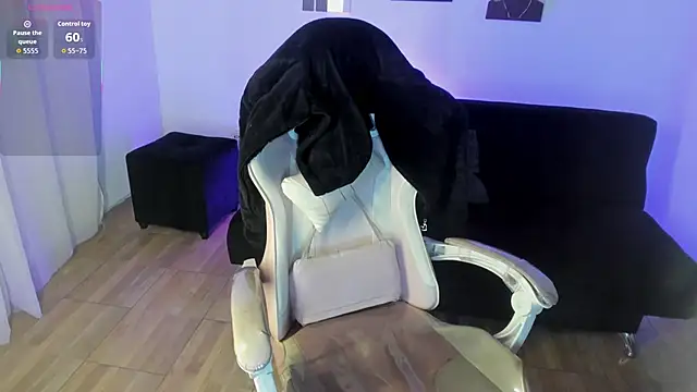 Snapshot of lunitaa18 chatting on 21, 10, 2025 lunitaa18 online show from 21, 10, 2025