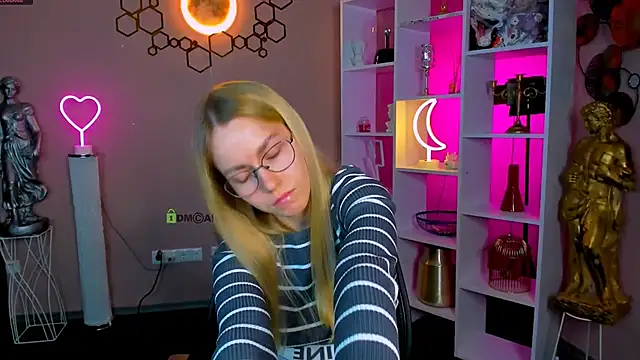 mary mooore online show from 18, 9, 2025