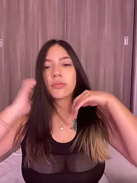Latina vanessa online show from 8, 1, 2025