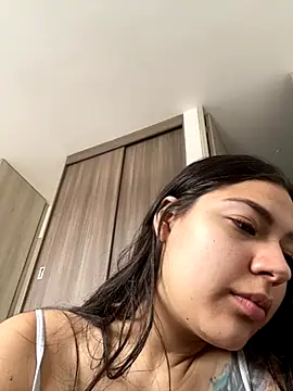Latina vanessa online show from 28, 9, 2025