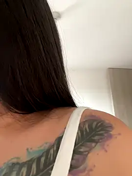 Latina vanessa online show from 26, 10, 2025