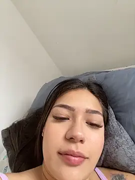 Latina vanessa online show from 22, 11, 2025