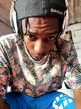 Larry-n-clouds online show from 28, 11, 2025