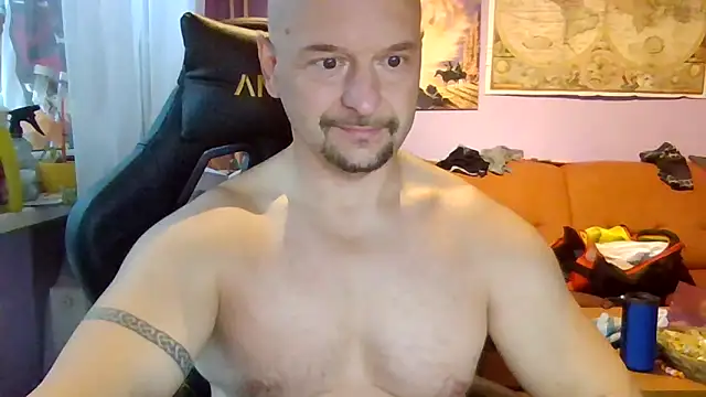 Snapshot of Sports-beast chatting on 13, 10, 2025 Sports-beast online show from 13, 10, 2025