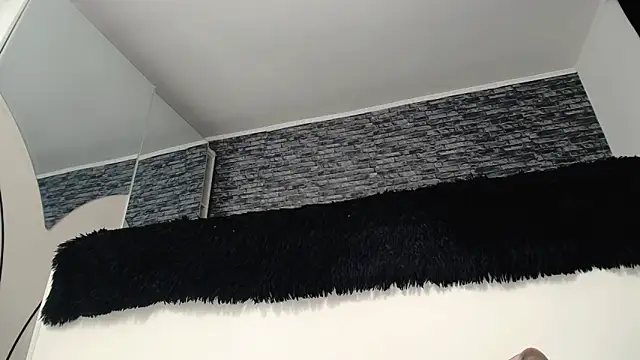 Snapshot of Krystal_Desire chatting on 8, 3, 2025 Krystal Desire online show from 8, 3, 2025