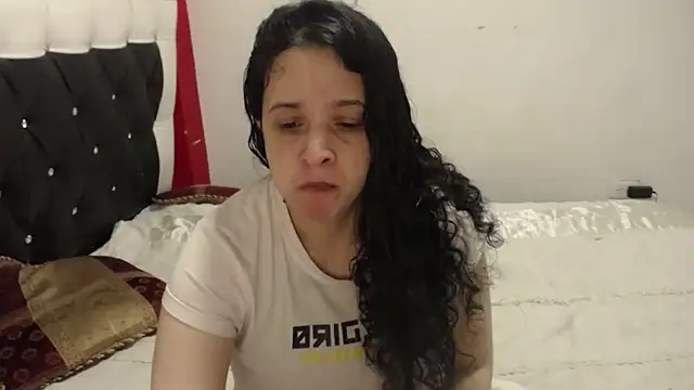 Katty Bones online show from 5, 11, 2025