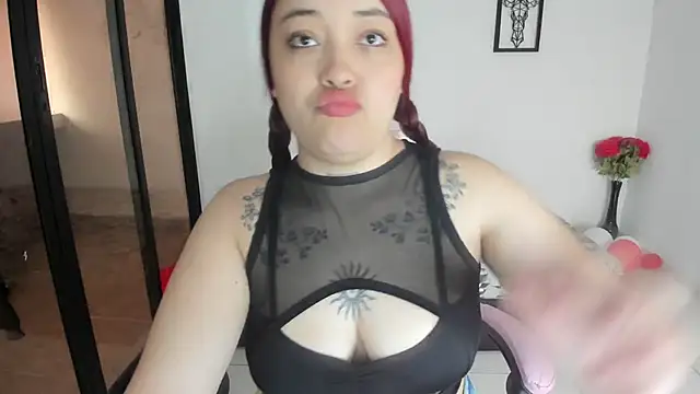 Snapshot of julinee_smithh chatting on 29, 10, 2025 julinee smithh online show from 29, 10, 2025