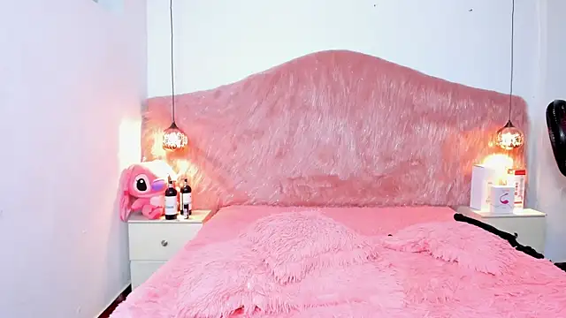 Derek and Skarlet online show from 28, 11, 2025