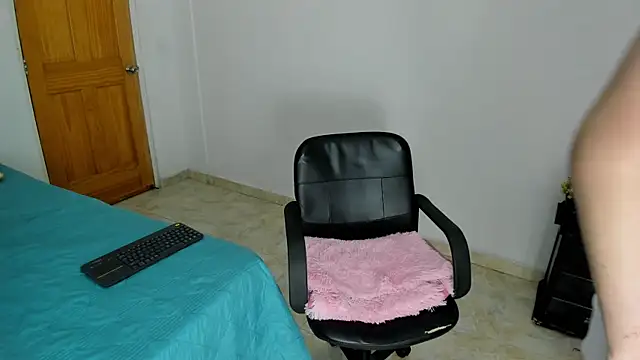 Snapshot of _Little_angel69 chatting on 4, 1, 2025  Little angel69 online show from 4, 1, 2025