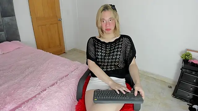 Snapshot of _Little_angel69 chatting on 28, 2, 2025  Little angel69 online show from 28, 2, 2025