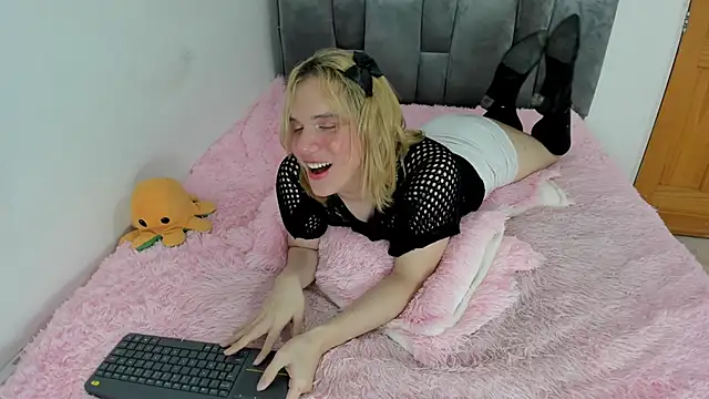 Snapshot of _Little_angel69 chatting on 28, 2, 2025  Little angel69 online show from 28, 2, 2025