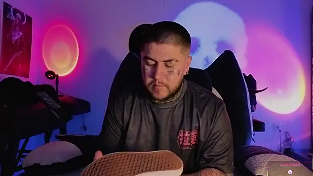 Ash gusbig online show from 18, 1, 2026