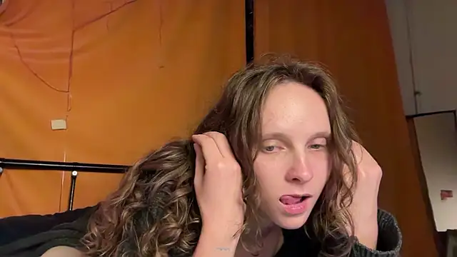 MikkyMoony online show from 26, 9, 2025