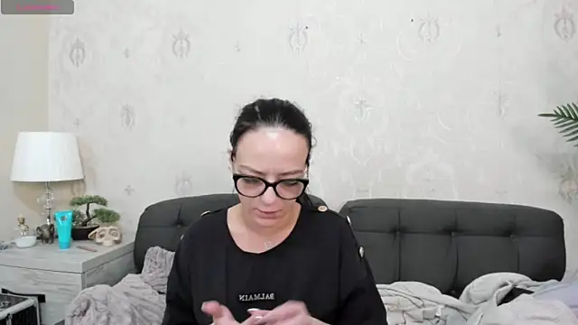 Snapshot of IzabelllNoir chatting on 8, 3, 2025 IzabelllNoir online show from 8, 3, 2025