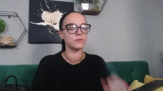 Snapshot of IzabelllNoir chatting on 9, 10, 2025 IzabelllNoir online show from 9, 10, 2025