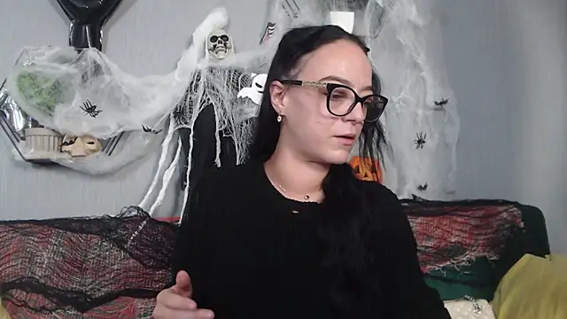 Snapshot of IzabelllNoir chatting on 24, 10, 2025 IzabelllNoir online show from 24, 10, 2025