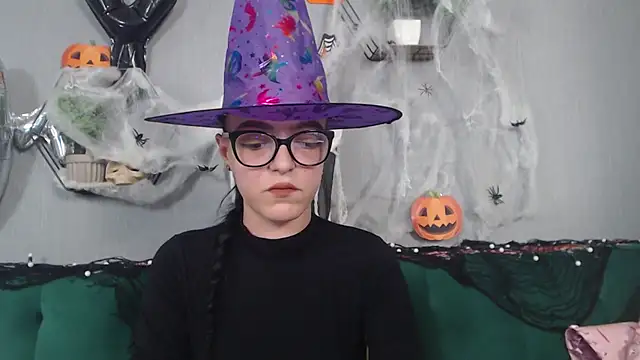 Snapshot of IzabelllNoir chatting on 31, 10, 2025 IzabelllNoir online show from 31, 10, 2025