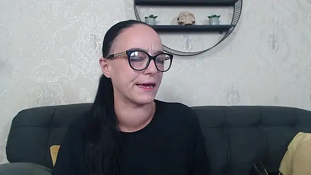 Snapshot of IzabelllNoir chatting on 8, 11, 2025 IzabelllNoir online show from 8, 11, 2025