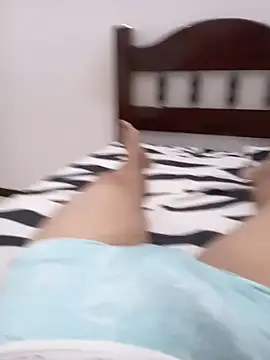 Snapshot of maikinhopL chatting on 2, 2, 2025 maikinhopL online show from 2, 2, 2025