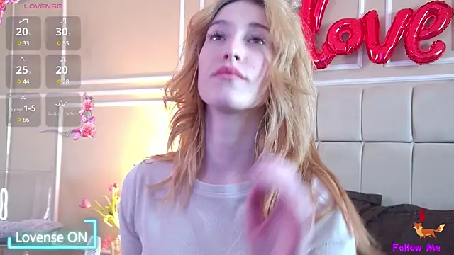 Snapshot of SerenaBennet chatting on 8, 3, 2025 SerenaBennet online show from 8, 3, 2025