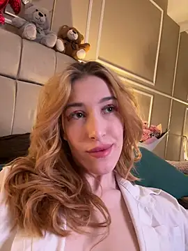 Snapshot of SerenaBennet chatting on 8, 3, 2025 SerenaBennet online show from 8, 3, 2025