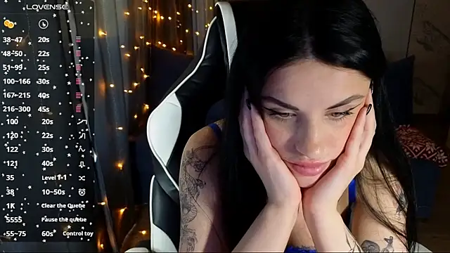 Mary   Moore online show from 18, 12, 2024