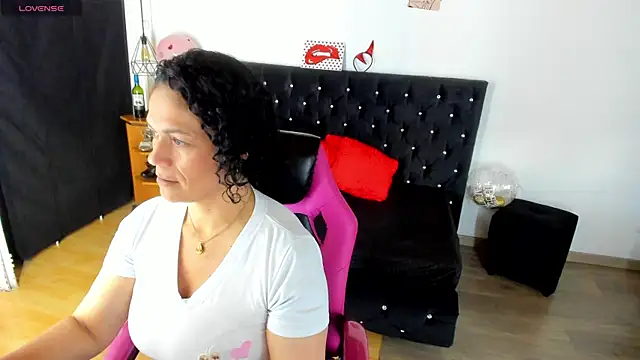 Aliciia cute1 online show from 4, 2, 2026