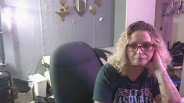 Snapshot of Lisalovely6981 chatting on 17, 3, 2025 Lisalovely6981 online show from 17, 3, 2025