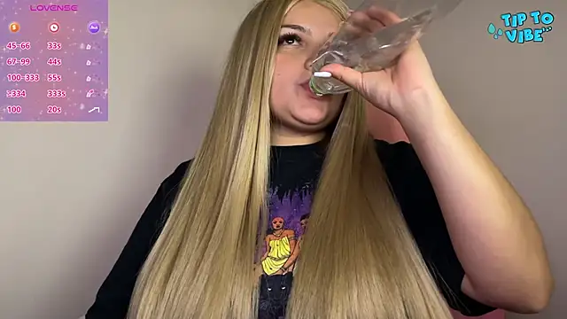 SweetPaige  online show from 18, 12, 2024