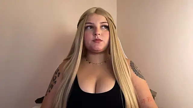 SweetPaige  online show from 4, 1, 2025