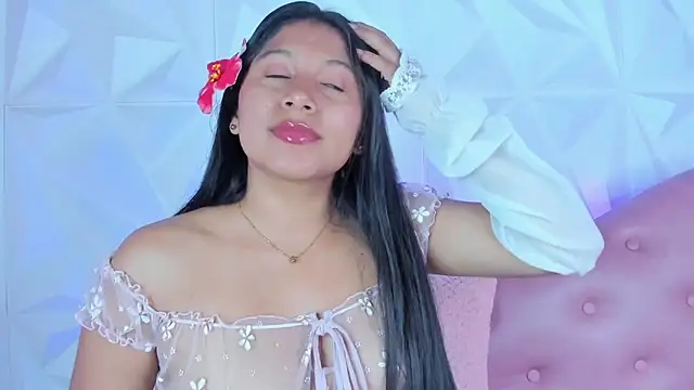 Snapshot of LinnaGardenia chatting on 5, 12, 2024 LinnaGardenia online show from 5, 12, 2024