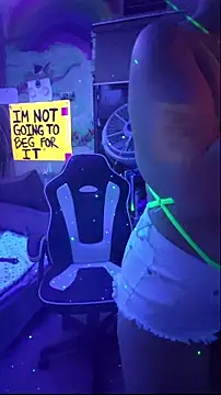 Snapshot of Cloud_Master9 chatting on 8, 11, 2025 Cloud Master9 online show from 8, 11, 2025