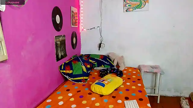 Snapshot of sensitive_brunette chatting on 4, 1, 2025 sensitive brunette online show from 4, 1, 2025