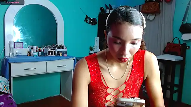 Snapshot of sensitive_brunette chatting on 6, 11, 2025 sensitive brunette online show from 6, 11, 2025