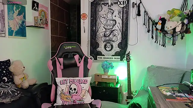 Snapshot of mollyshake1 chatting on 6, 2, 2026 mollyshake1 online show from 6, 2, 2026