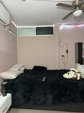 Snapshot of DarianaGuzz chatting on 24, 1, 2025 DarianaGuzz online show from 24, 1, 2025