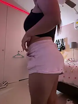 Snapshot of DarianaGuzz chatting on 28, 2, 2025 DarianaGuzz online show from 28, 2, 2025