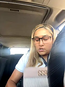 Snapshot of DarianaGuzz chatting on 21, 10, 2025 DarianaGuzz online show from 21, 10, 2025