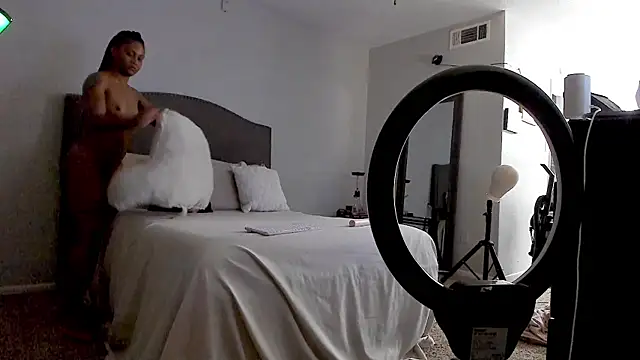 Snapshot of yiauana chatting on 20, 10, 2025 yiauana online show from 20, 10, 2025