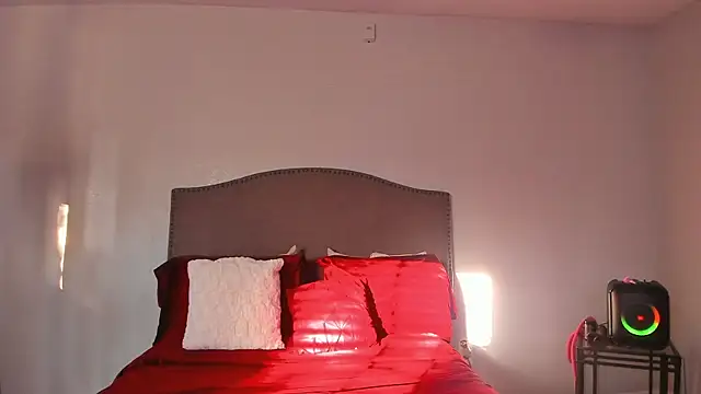 Snapshot of yiauana chatting on 6, 11, 2025 yiauana online show from 6, 11, 2025