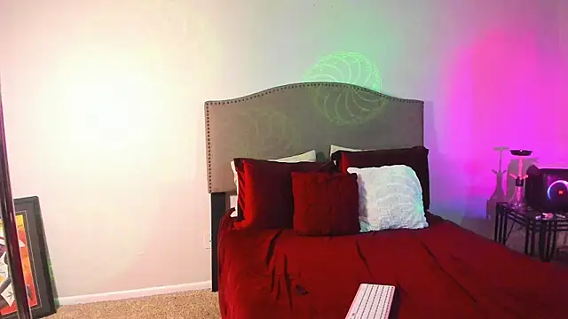 Snapshot of yiauana chatting on 12, 11, 2025 yiauana online show from 12, 11, 2025