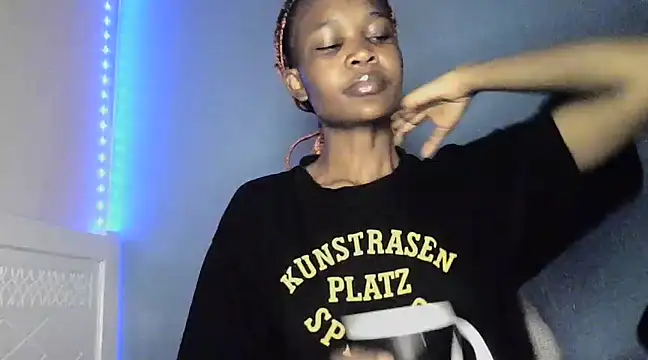 Snapshot of cyberbunnie chatting on 11, 3, 2025 cyberbunnie online show from 11, 3, 2025