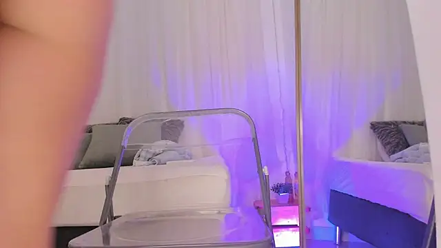 Petite Lucie online show from 6, 12, 2024