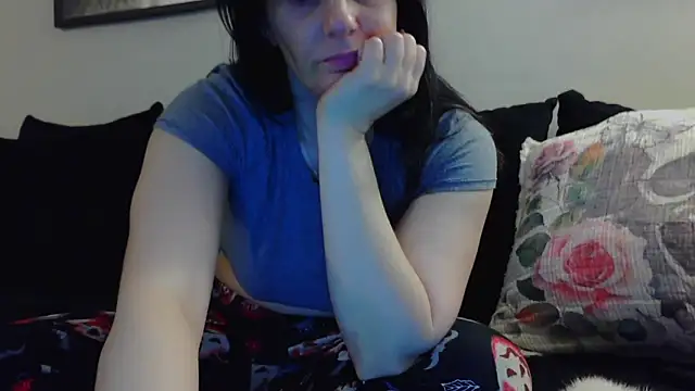 CrystalLakeXO online show from 10, 10, 2025