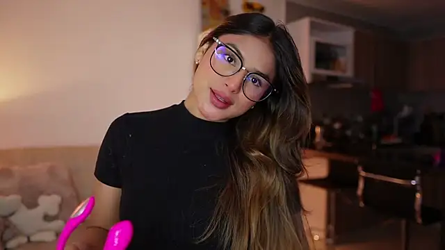 SaraParisi online show from 5, 2, 2026